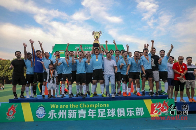 国足新老融合迎首胜，17岁新星历史首秀